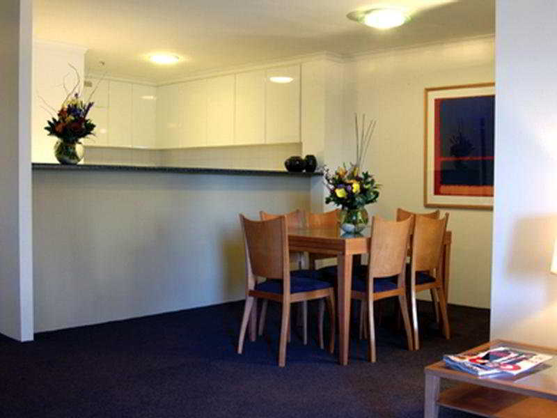 Adina Serviced Apartments Canberra James Court Interior photo